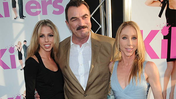 Tom Selleck ditches his trademark mustache and looks unrecognizable