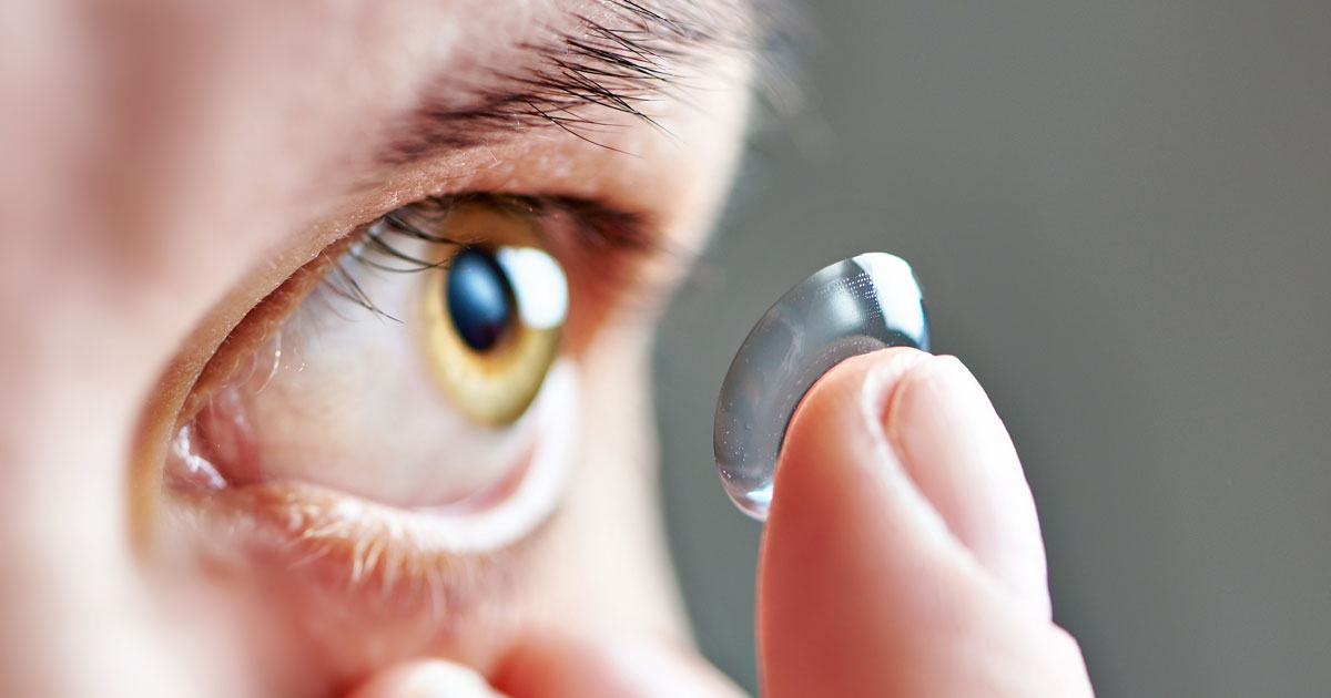 Woman putting contact lens in. Credit / Shutterstock