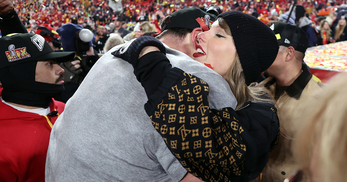 Taylor Swift and Travis Kelce embrace. Credit / Getty Images.