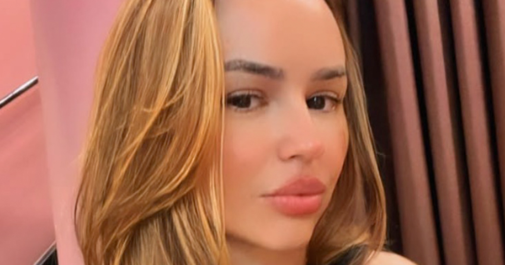 Influencer and daughter found dead after neighbors notice weird smell(01)