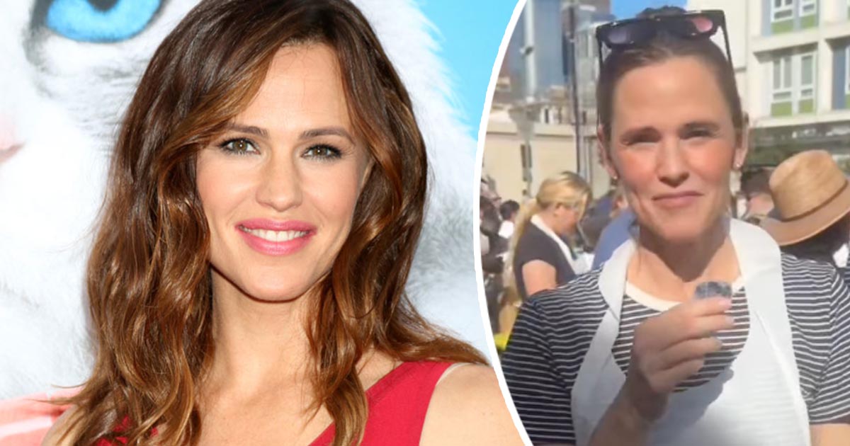 Jennifer Garner. Credit: Shutterstock.com, Instagram/TheMidnightMission
