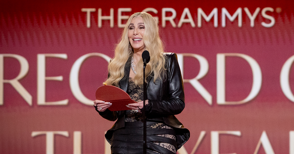 Cher mistakenly announces dead singer as Grammy winner