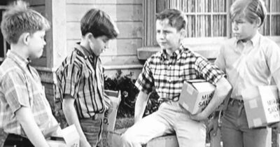 Dennis Rus (sitting). Credit: CBS