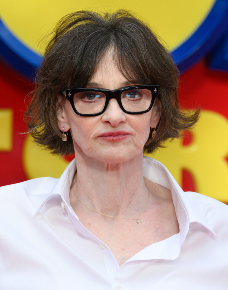 Joan Cusack makes first red carpet appearance in 11 years