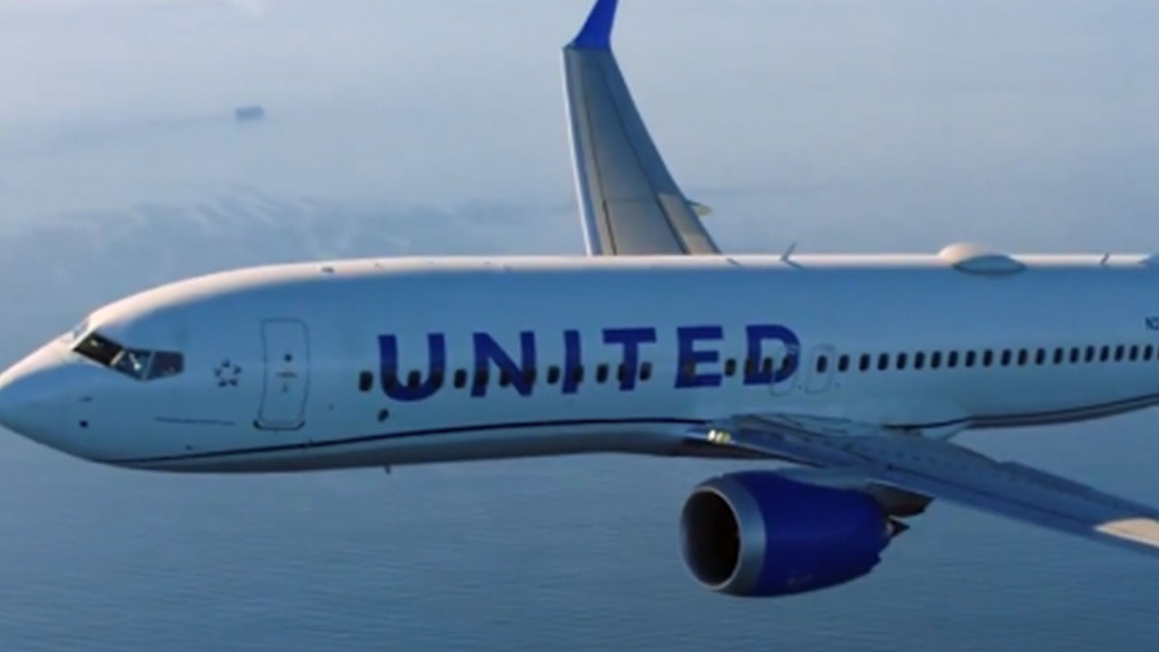 United Airlines plane