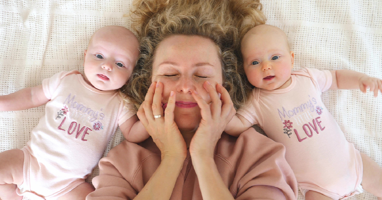 Para walcząca z bezpłodnością adoptuje trojaczki – tydzień później badanie wykazuje, że spodziewają się bliźniąt