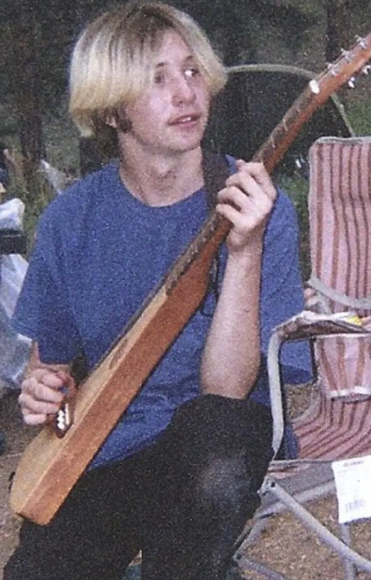 Joshua Maddux z instrumentem