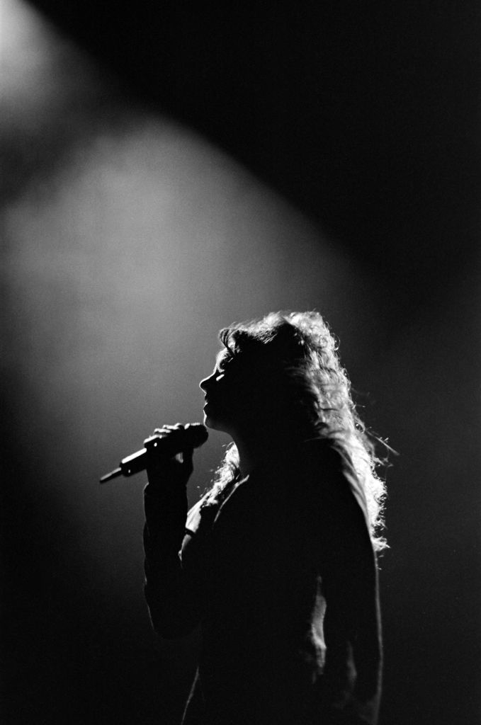 kobieta z mikrofonem