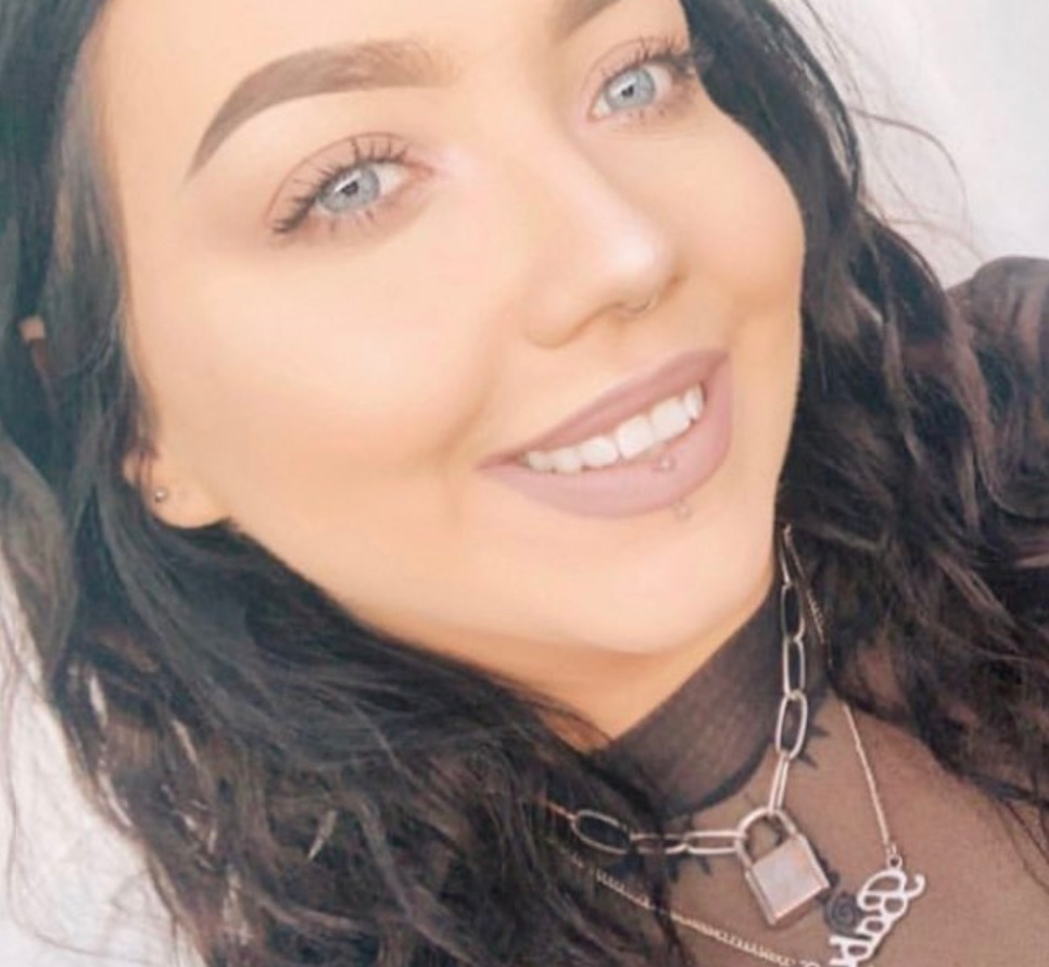 uśmiechnięta Shannon Cooper 