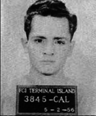 młody Charles Manson na zdjęciu z aresztu