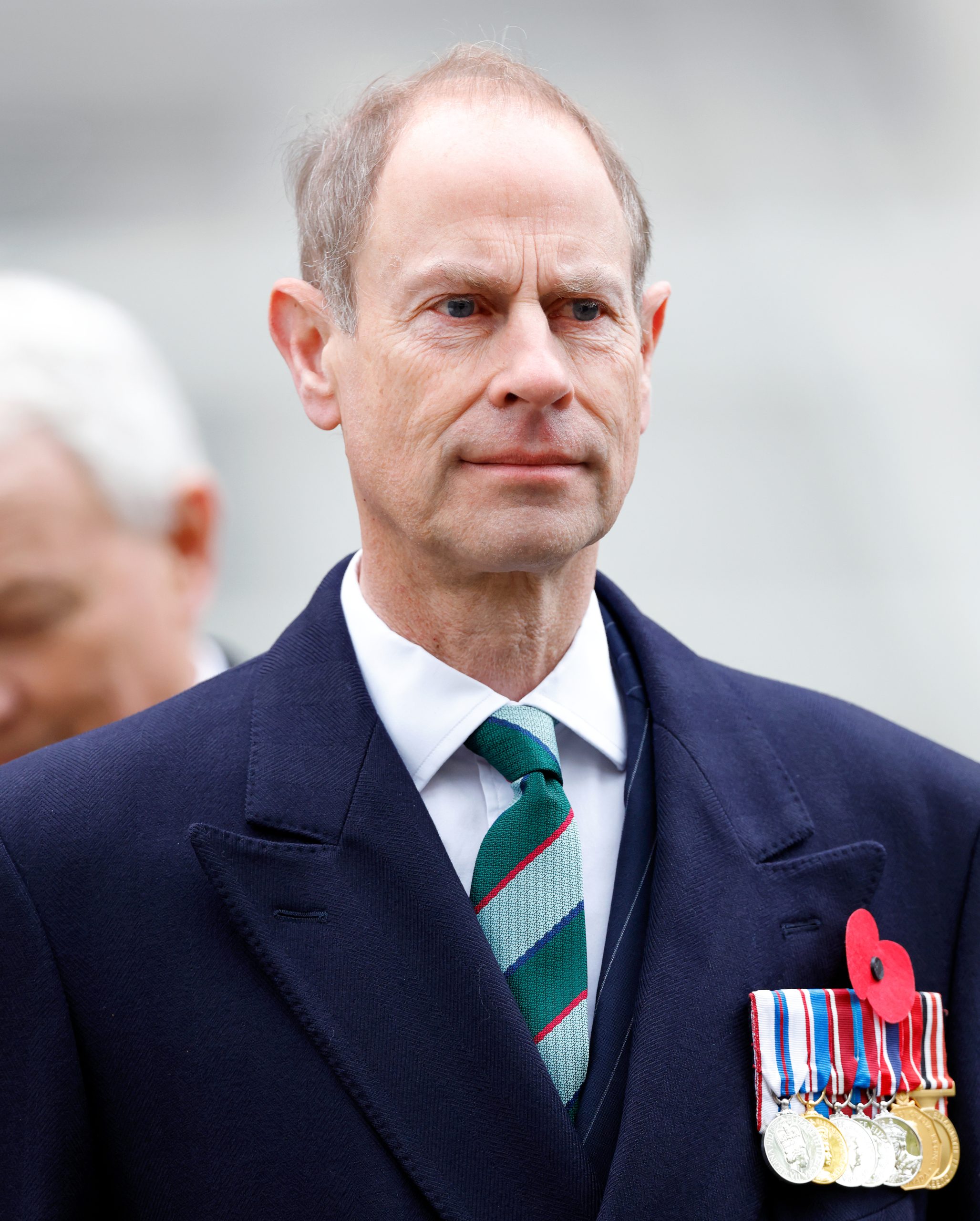 Książę Edward w pasiastym krawacie