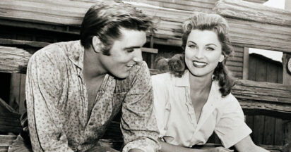 Elvis Presley i Debra Paget w scenie filmu Love Me Tender