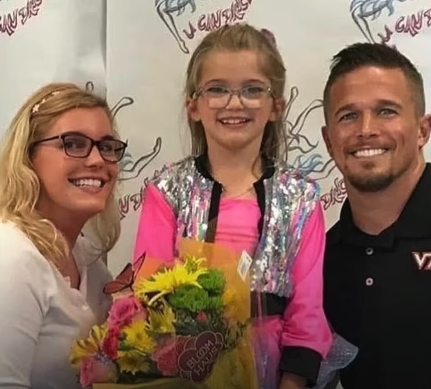 Autumn Bushman na zdjęciu z rodzicami Markiem i Summer 