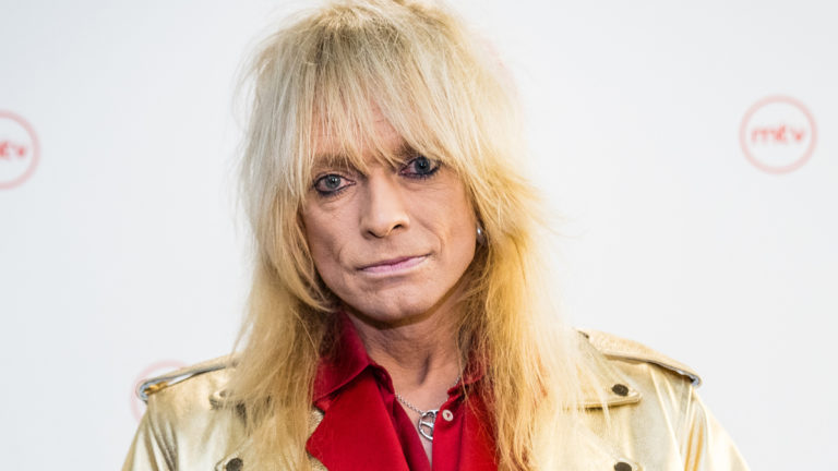 michael-monroe-jakoi-harvinaisen-yhteiskuvan-t-lt-rokkarin-vaimo-n-ytt