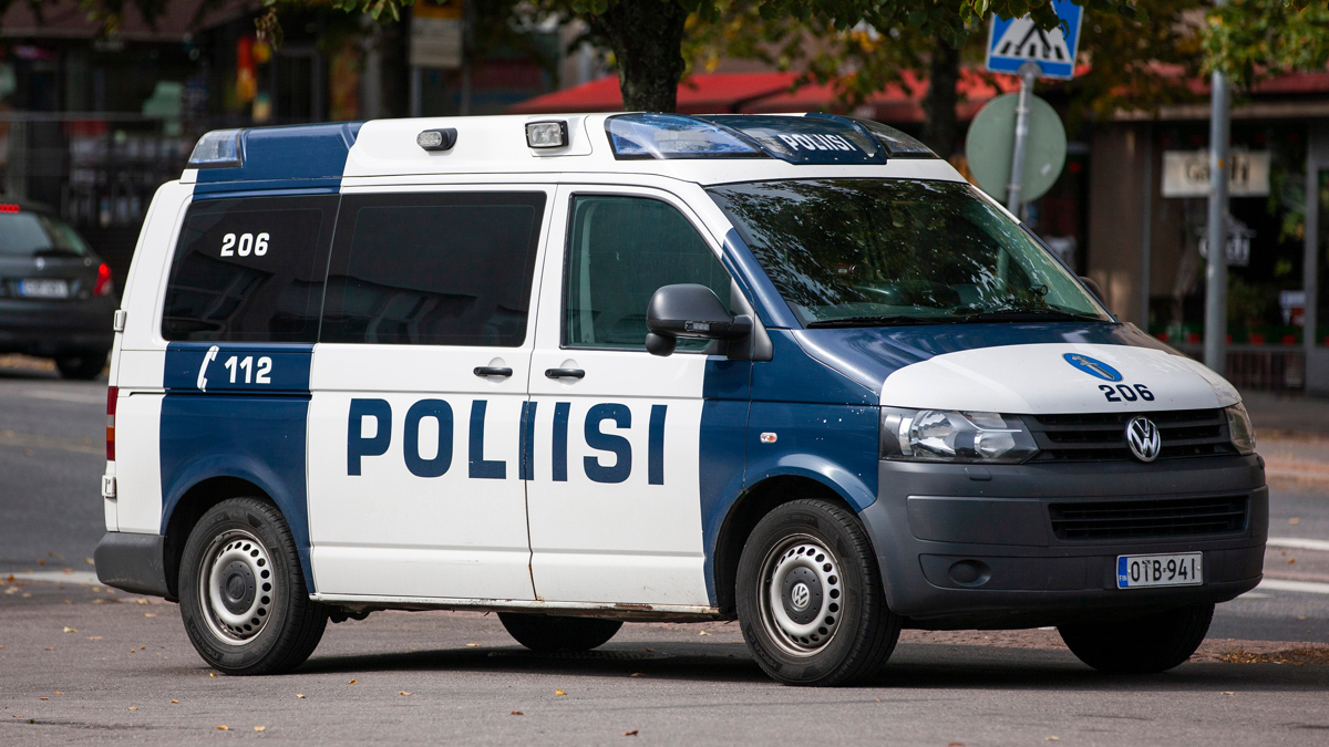 Poliisi Pelasti Tielle V s ht neen Peuranvasan Suloinen Kuva On 