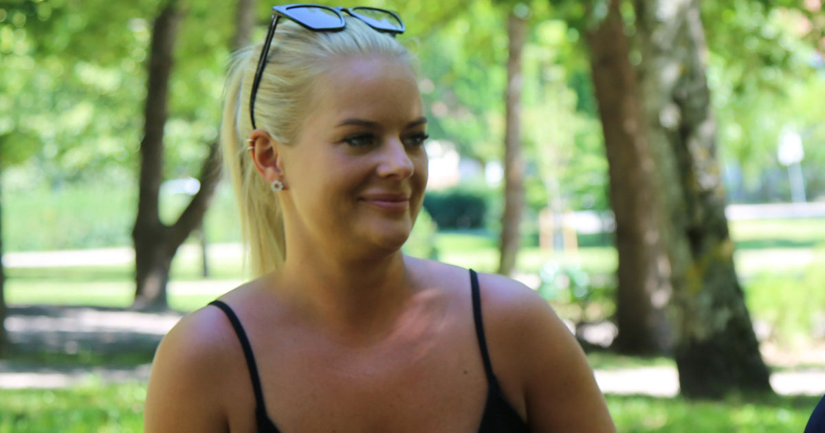 Ensitreffit alttarilla -Jenni ottaa nyt kantaa häntä kohtaan esitettyyn kritiikkiin.