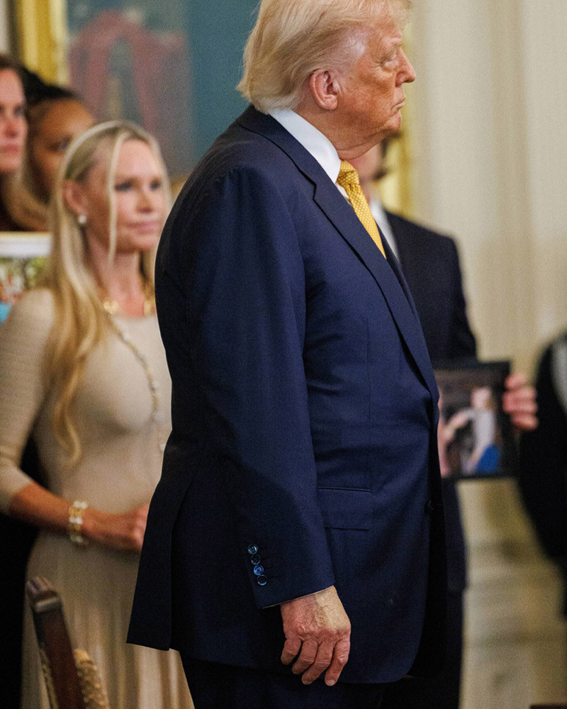Presidentti Tump kuvattiin tiistaina Valkoisessa talossa.