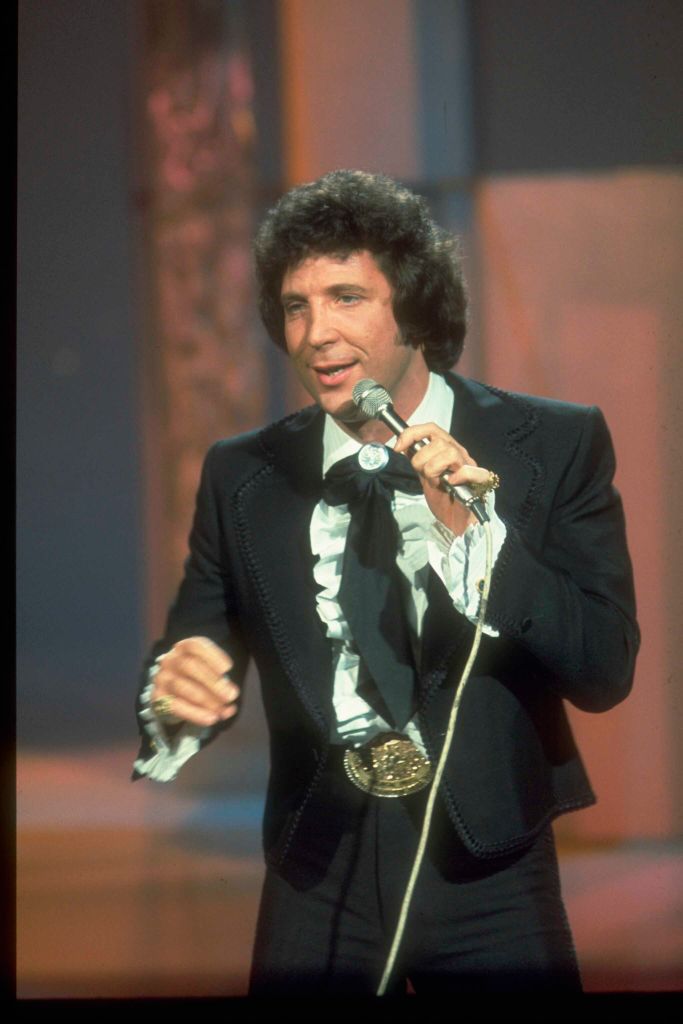 Tom Jones oli uransa huippuvuosina varsinainen sydäntensärkijä, jonka elämästä ei puuttunut naisia.