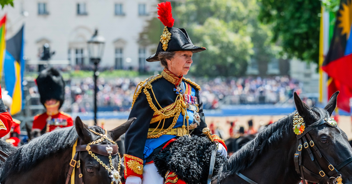 Prinsessa Anne palasi julkisesti hevosen selkään kesällä Trooping the Color tapahtumassa.