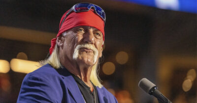Viiksekäs mes aurinkolasit ja bandana otsalla. Hulk Hogan.