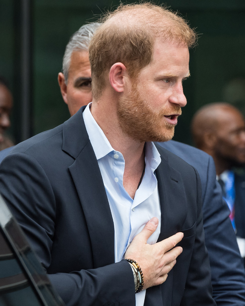 Iso-Britanniassa vieraileva prinssi Harry tapasi nyt isänsä kasvotusten ensimmäistä kertaa yli vuoteen.