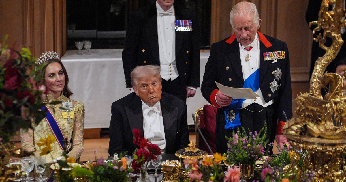 Trump istui illallisella prinsessa Catherinen ja kuningas Charlesin välissä.