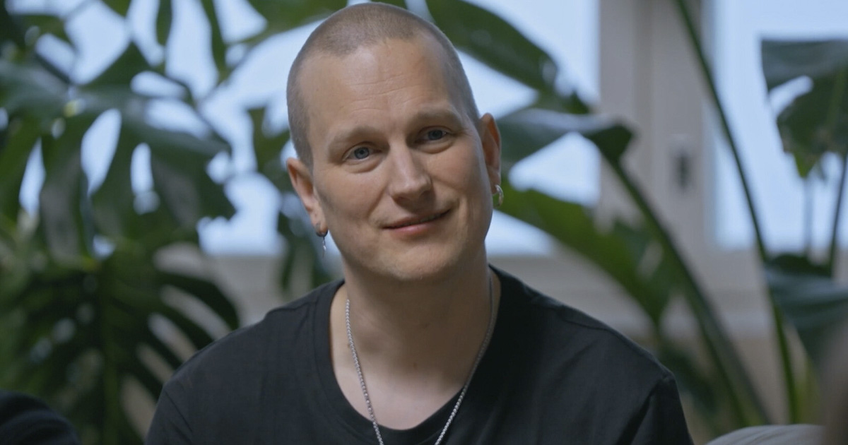 Matti leikkasi hiuksensa kuvausten jälkeen.