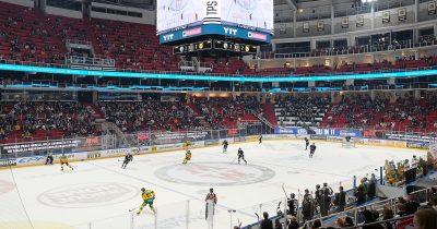 Jääkiekko-ottelu Turkuhalliissa.