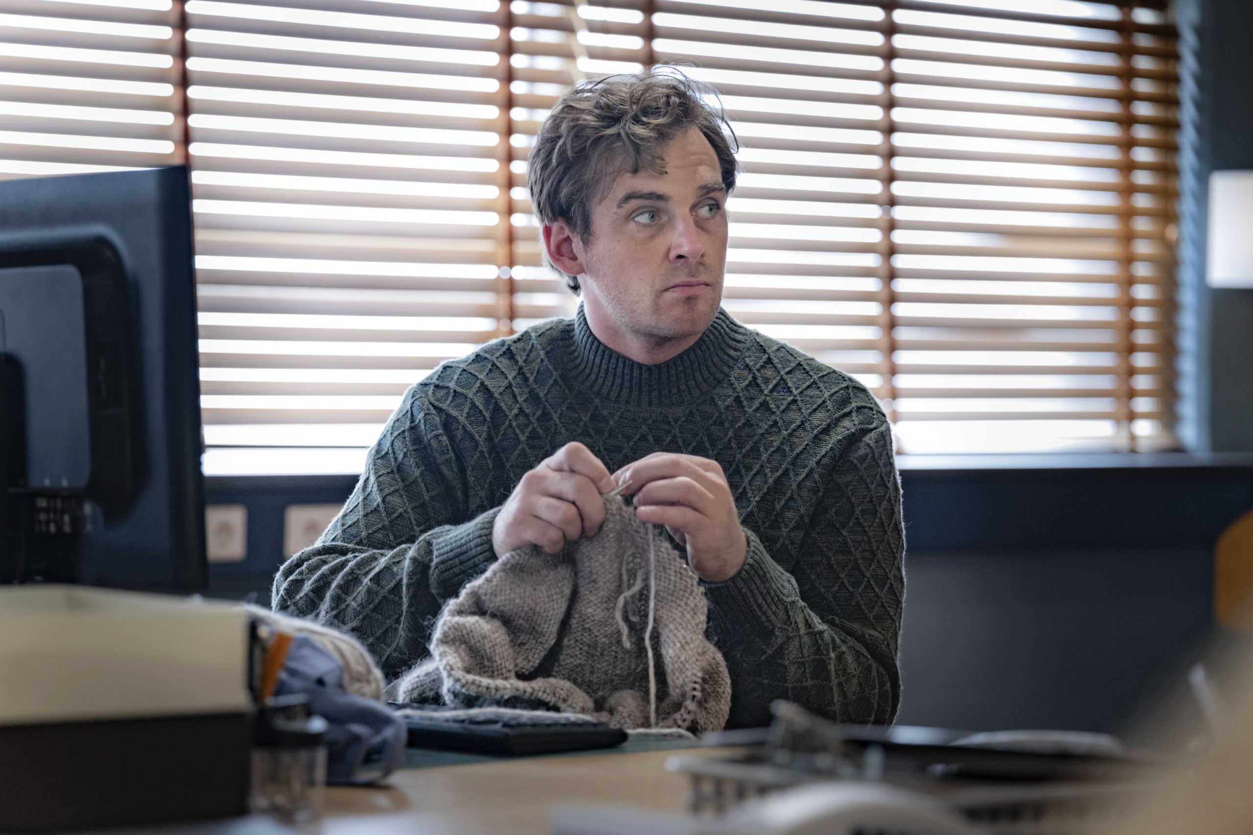 Lauri Tilkanen näyttelee suomalaista poliisia Hildur-sarjassa.