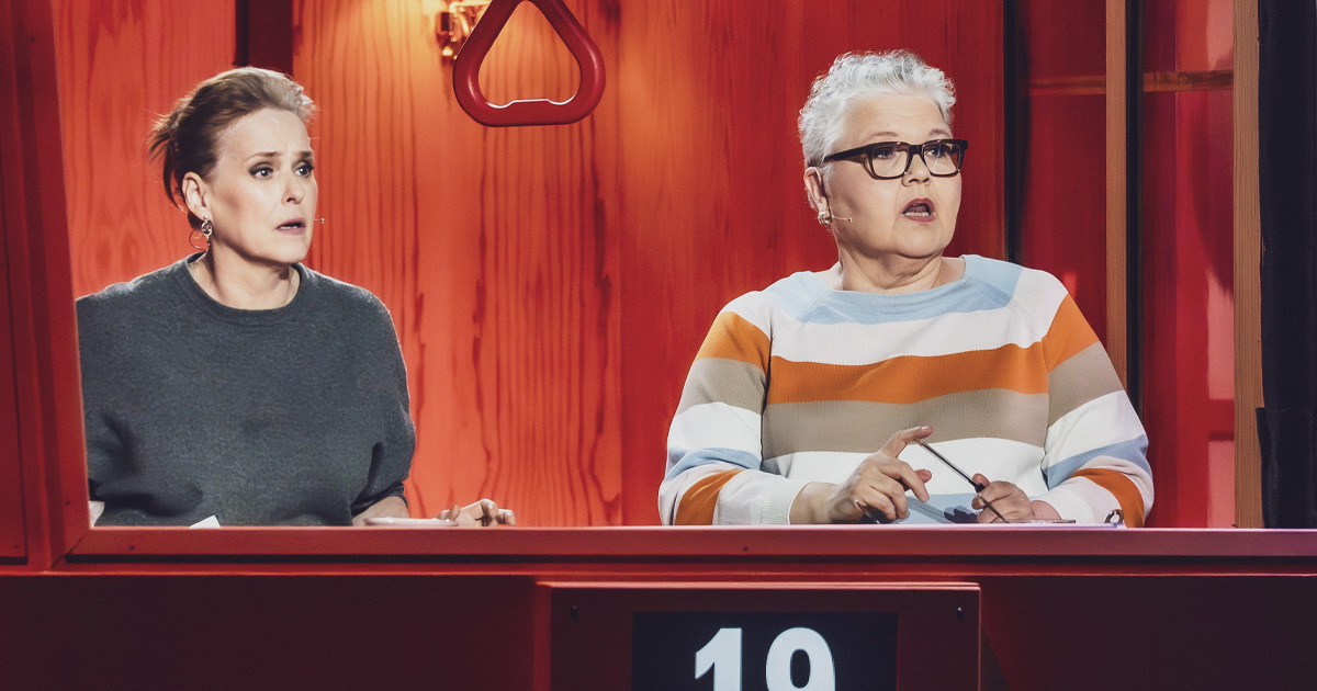 Kaarina Hazard ja Leea Klemola nälvivät Satu Rämön Hildur-kirjoja Hengaillaan -ohjelmassa.