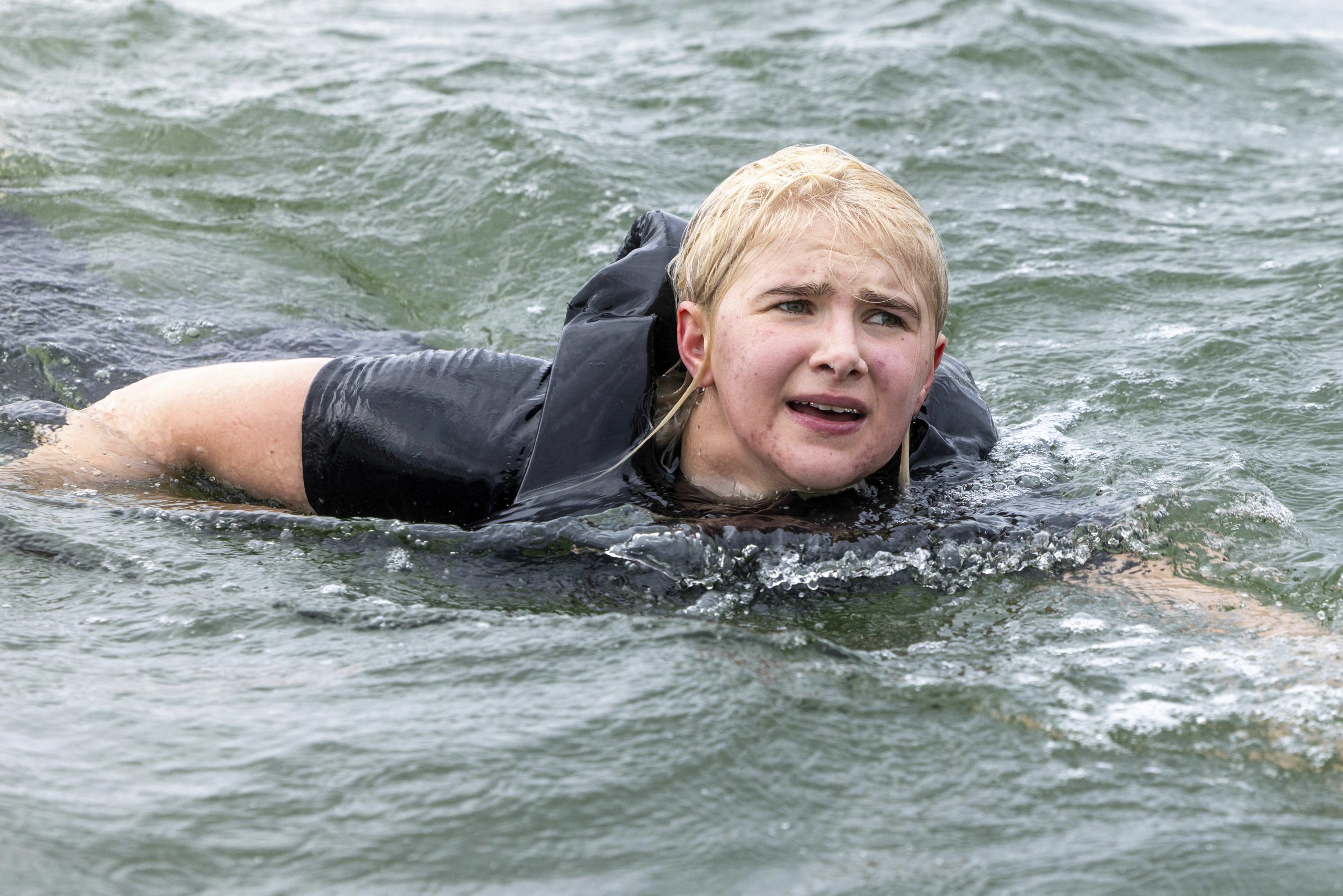 Pinja Sanaksenaholla oli vaikeuksia uimisen kanssa.