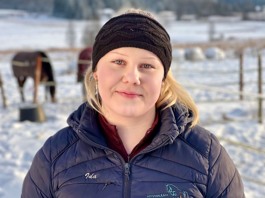 Ida on levyseppähitsaaja, maanviljelijä ja harrastaa ratsastusta huipputasolla.