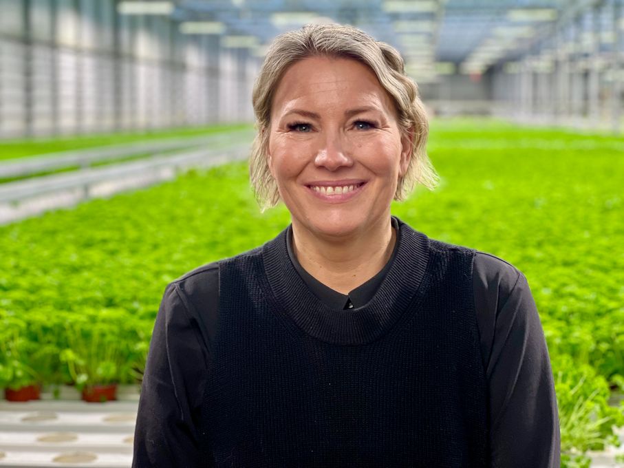 Salosta kotoisin oleva Jetta, 47, pyörittää kasvihuonetilaa Perniössä.