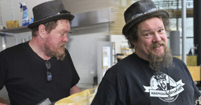 Näyttelijä Ville Haapsalo jättää Suomen ja muuttaa Georgiaan.