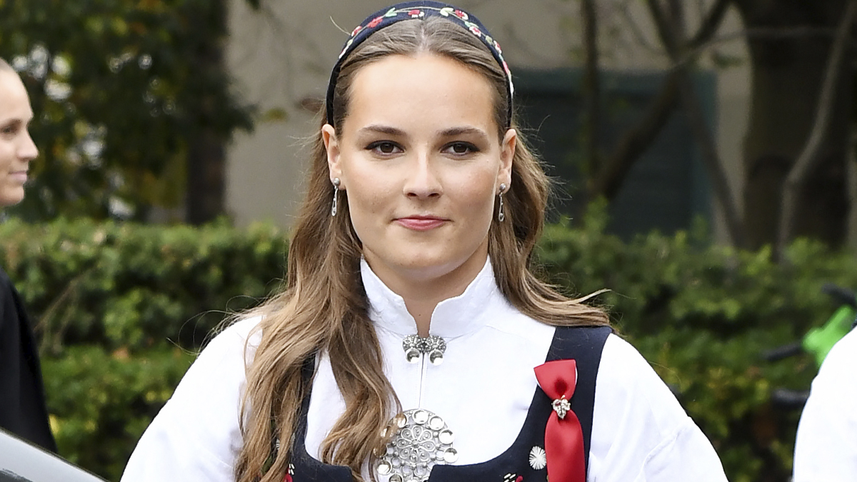 Prinsessa Ingrid Alexandra matkustaa Australiasta takaisin Norjaan ollakseen äitinsä luona.