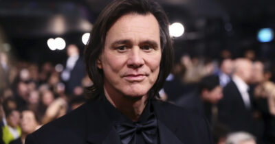 Näyttelijä Jim Carrey, 64, on mennyt naimisiin naisystävänsä Nim Ahin, 32, kanssa.