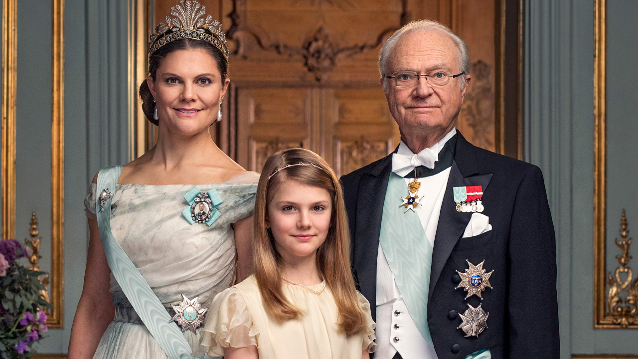 Ruotsin kuningas Kaarle XVI Kustaa, kruununprinsessa Victoria ja prinsessa Estelle