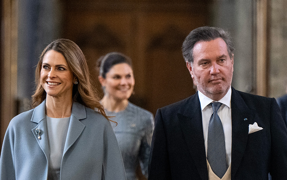 Prinsesse Madeleine og hennes ektemann Chris O'Neill ankommer til takkegudstjenesten Te Deum i Slottskirken for parets nyfødte datter.