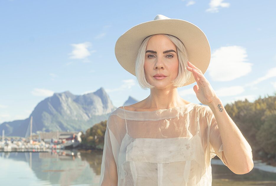Ina Wroldsen i Hver gang vi møtes