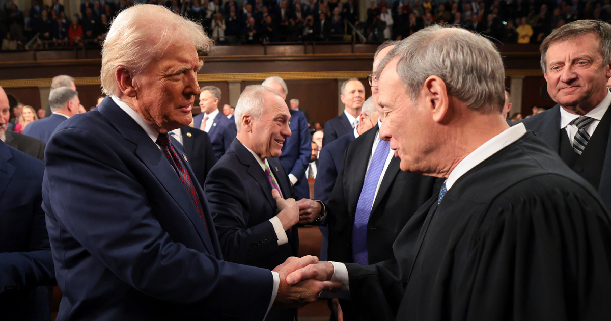 Donald Trump og John Roberts.