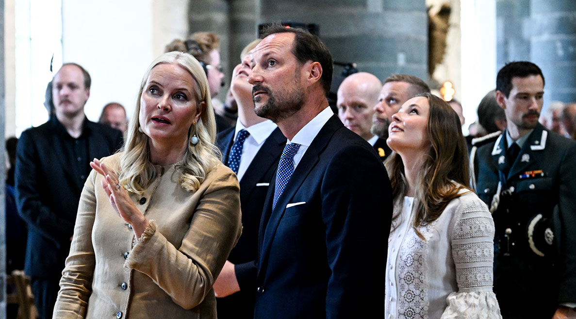 Kronprins Haakon, kronprinsesse Mette-Marit og prinsesse Ingrid Alexandra i Stavanger domkirke.