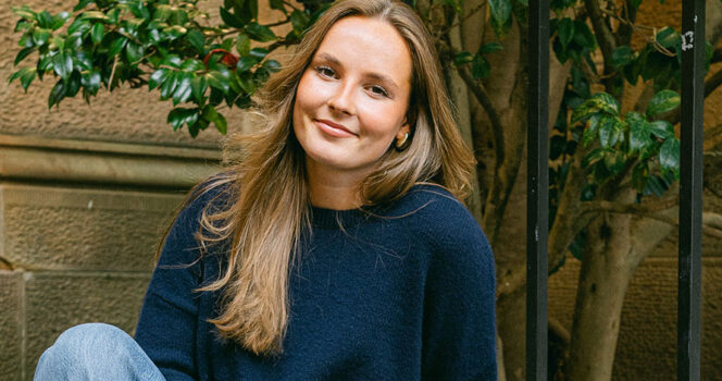 Prinsesse Ingrid Alexandra skal ta en bachelor i samfunnsfag ved Universitetet i Sydney i Australia. Bildene av Prinsesse Ingrid Alexandra er tatt på universitetsområdet ved Universitetet i Sydney samt utenfor operahuset i Sydney.
