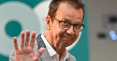 Björn Skifs tar imot regeringens hederspris for sin innsats i musikkbransjen i Sverige.