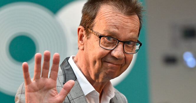 Björn Skifs tar imot regeringens hederspris for sin innsats i musikkbransjen i Sverige.