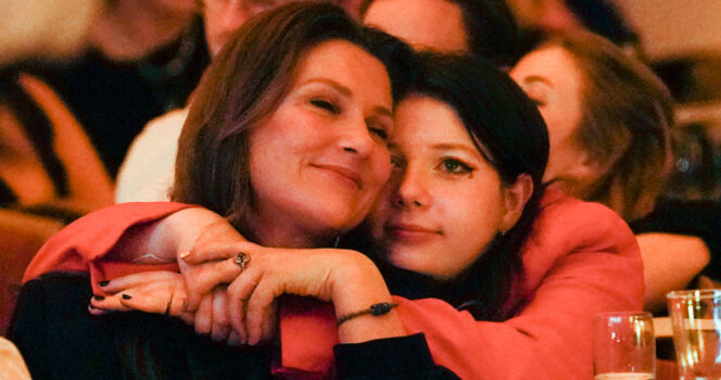 Prinsesse Märtha Louise og Maud Angelica i salen da Lea Isadora Behn ble kåret til årets beautyinfluenser under Vixen awards 2022 på den Gamle Logen Oslo under Vixen awards 2022.