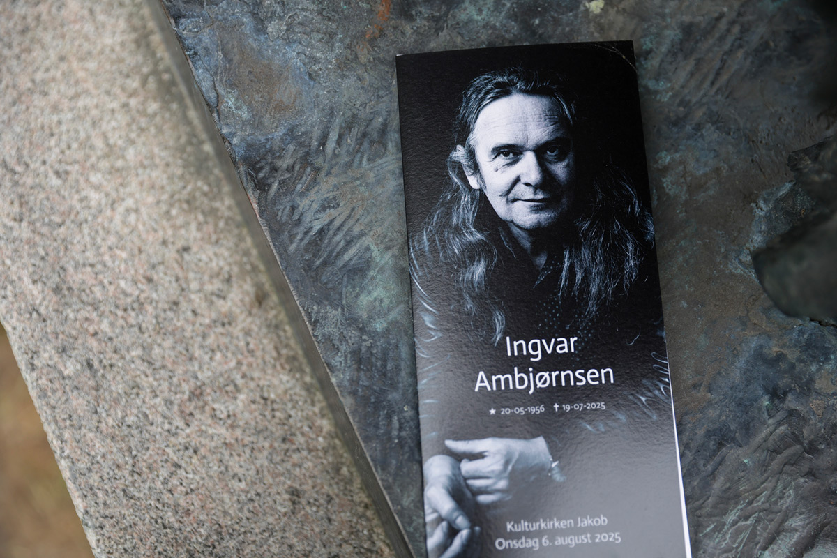 Programmet til bisettelsen av forfatter Ingvar Ambjørnsen i Kulturkirken Jakob onsdag.