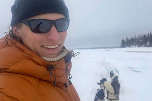 Norske Steffen Skjøttelvik (29) har vært savnet i Canada siden fredag 15. august. Han skulle gå en 30 mil lang etappe gjennom villmarka. 