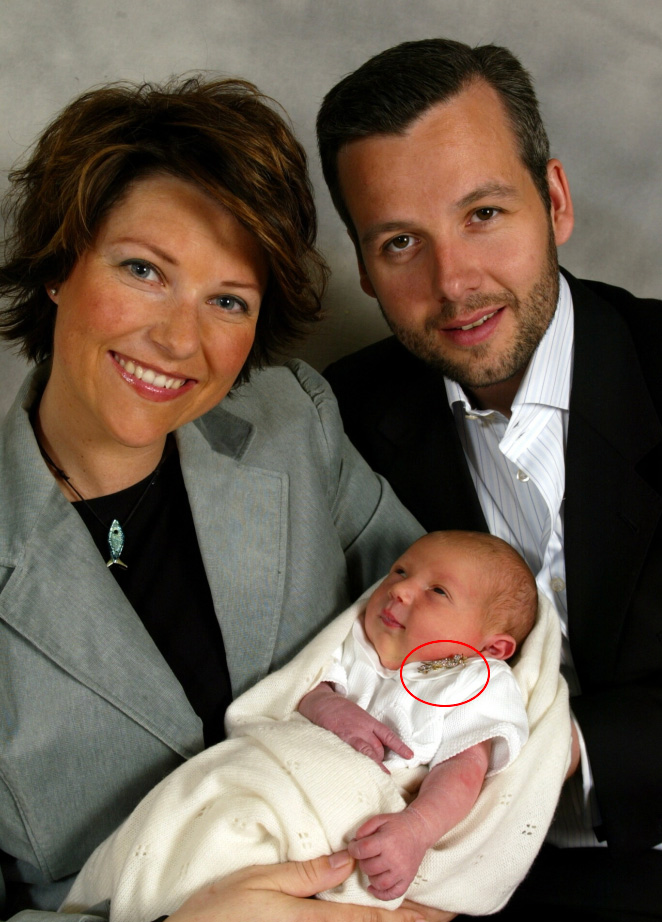 Prinsesse Märtha Louise og Ari Behn sammen med sin tre dager gamle datter.