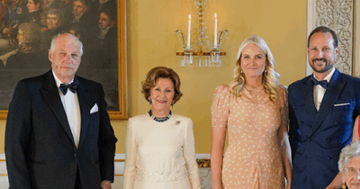 F.v. kong Harald, dronning Sonja, kronprinsesse Mette-Marit og kronprins Haakon.