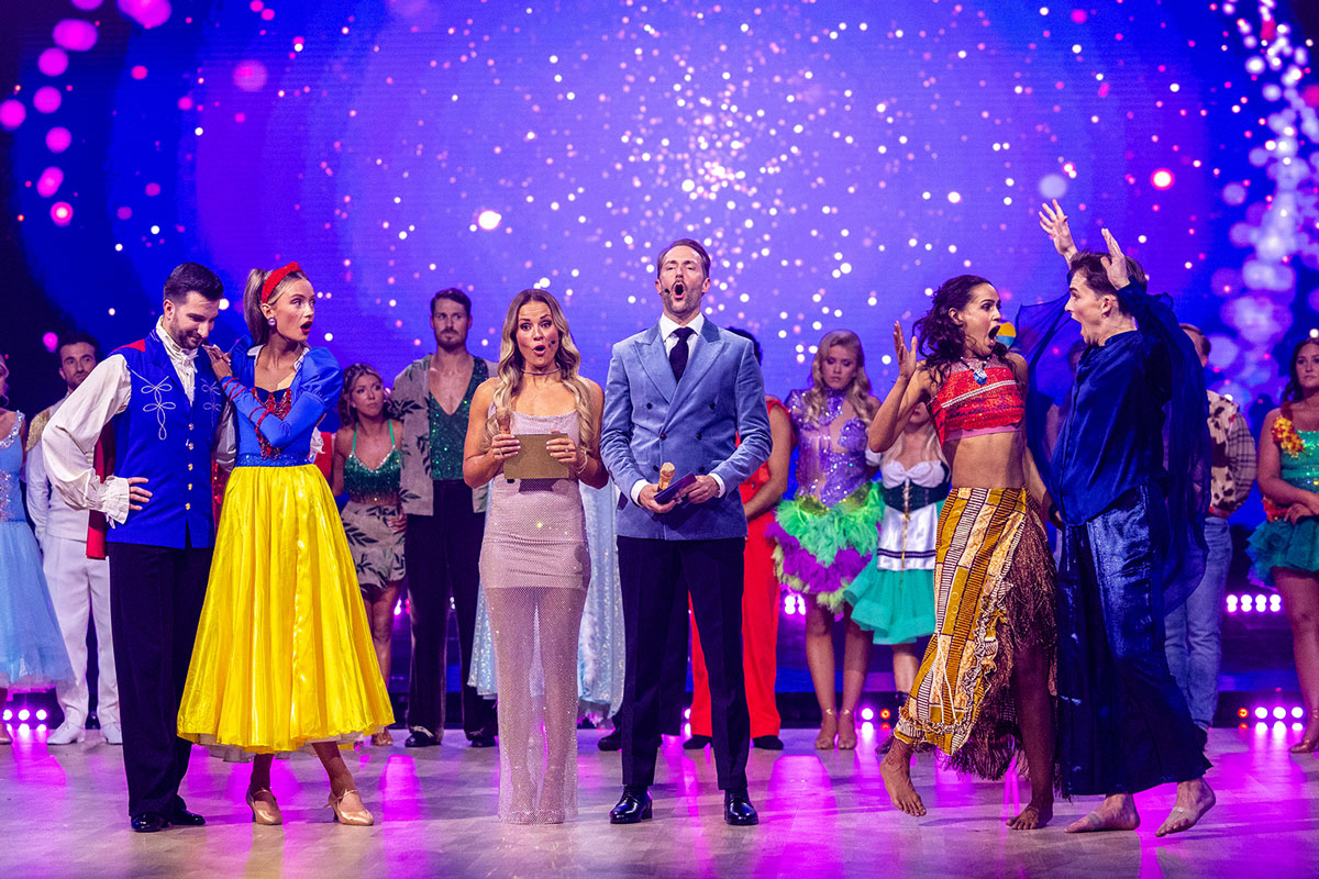 Emma og Catalin måtter forlate Skal vi danse etter duell med Desta og Tarje under program 3 av Skal vi danse 2025.